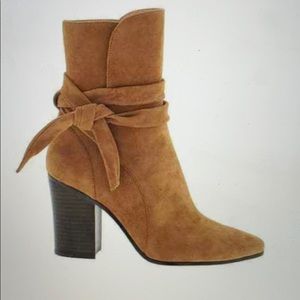 Genuine suede booties with side tie